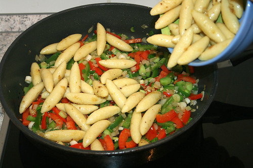 26 - Schupfnudeln beigeben / Add potato pasta