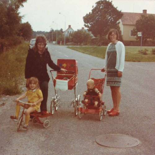 Kerstin, Lena, Maria, Matti, mamma 1974 i Öregrund