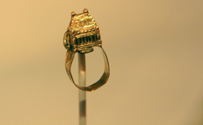A gorgeous antique Jewish wedding ring in an exhibit discussing immigration