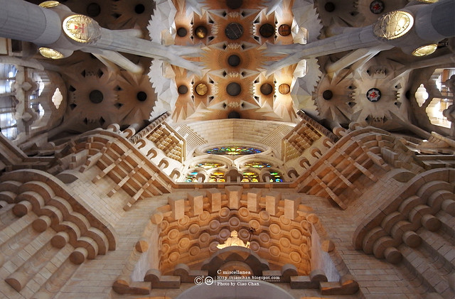 Hola Barcelona~巴塞隆納。聖家堂 Sagrada Familia 沙包重量構成的弧線  R1042653