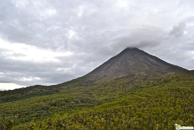 volcano hiking in costa rica