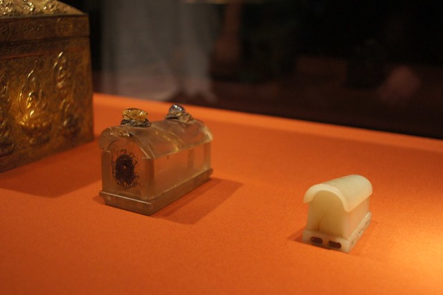 Relics that held Buddha's finger