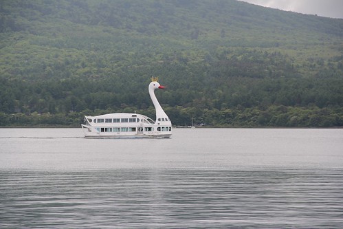 This ain't no ordinary two seater duck boat @ Lake Yamanaka あひるボートならぬ白鳥の船 in 山中湖
