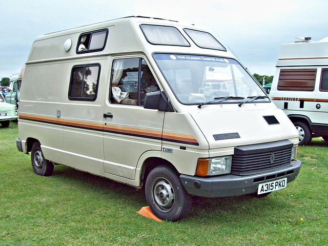 Renault Trafic Van Captain Seats ( camper.