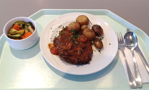 Osso Bucco - Geschmorte Kalbsbeinscheibe mit Rosmarinkartoffeln / Veal shank roast with rosmary potatoes