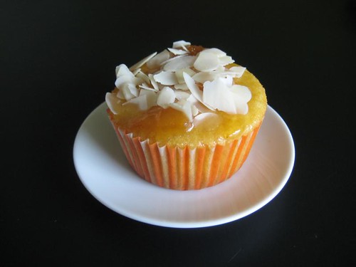 Vegan Apricot-Almond Cupcakes