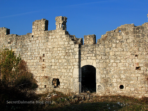 Entrance to Vrana fortress