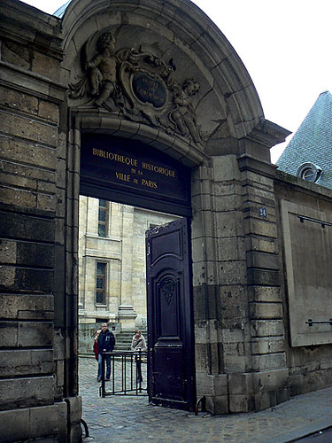 entrée bibliothèque historique de Paris.jpg