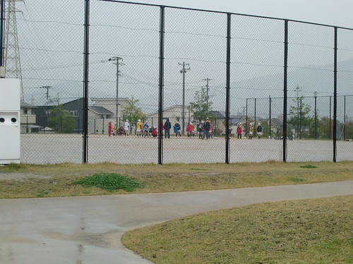 子供たちがラグビーの練習をしていた