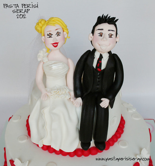 Red heart wedding cake