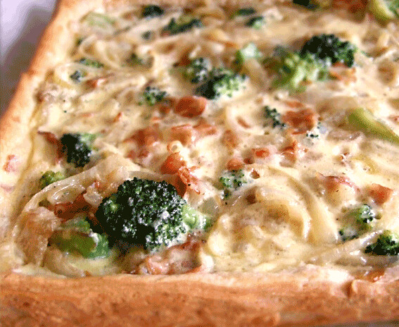 Broccoli, ui en spek quiche met croissantdeeg