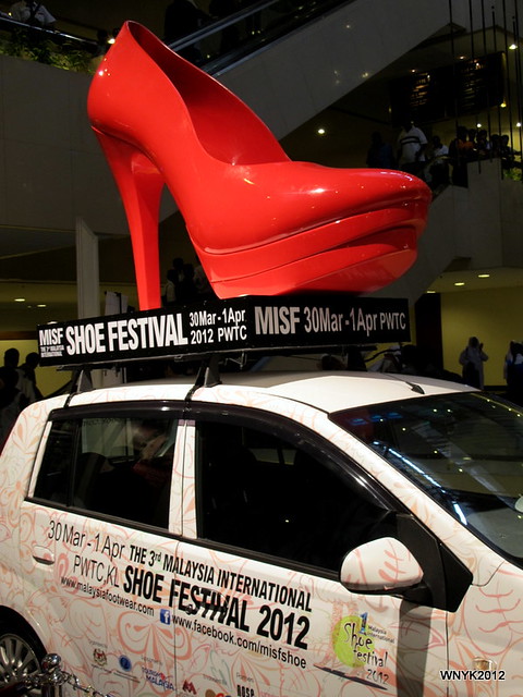 giant shoe car