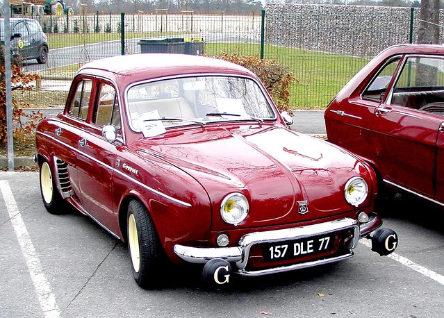 Renault Dauphine Gordini rouge Salon Champenois du V hicule de Collection