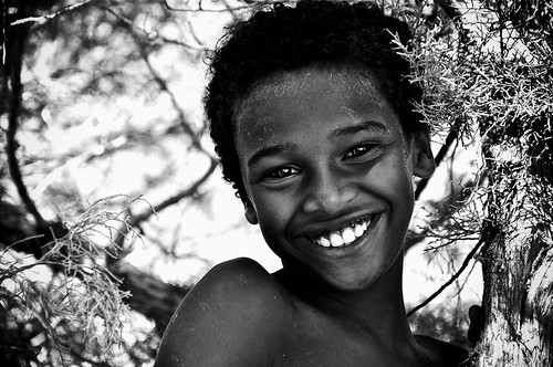 無料写真素材|人物|子供男の子|笑顔・スマイル|モノクロ
