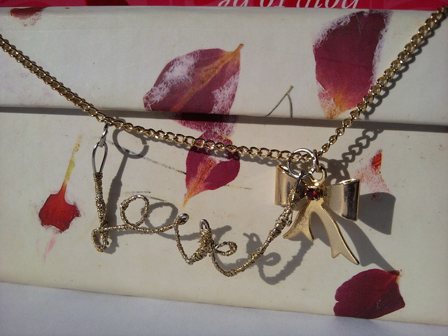 Finished DIY love necklace with bow charm and romantic gift box