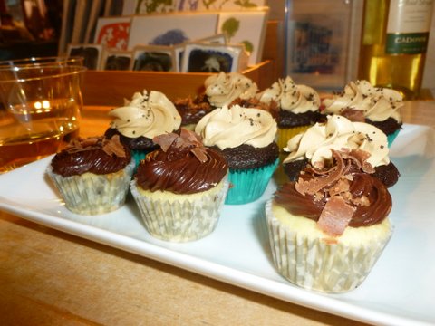 Dozen photos of cupcakes