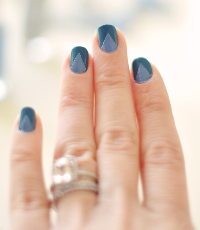 blue nails with triangles-diy