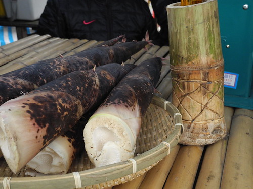 目前正值產季的桂竹筍，自然而然成了市集的主角。