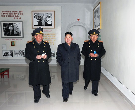 Товарищ Ким Чен Ын руководит учением военных моряков