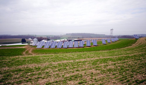 solar array on working farm, Pennsylvania (by: USDA)