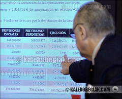  El alcalde de Bilbao, Iñaki Azkuna, presenta la liquidación presupuestaria del Ayuntamiento en 2011.