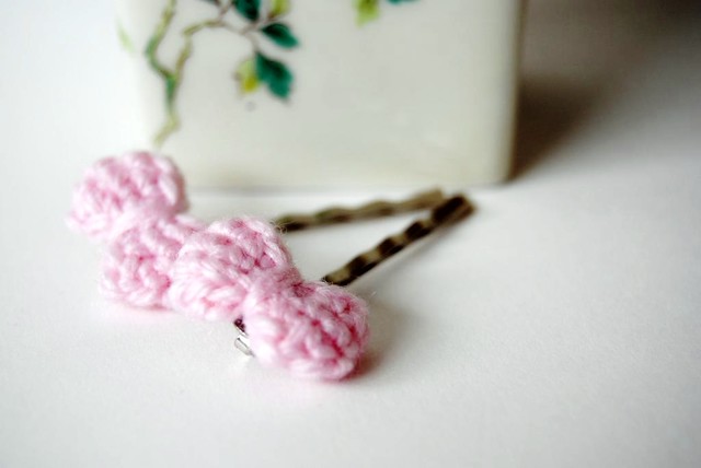 Bobby pins with pink crocheted bow