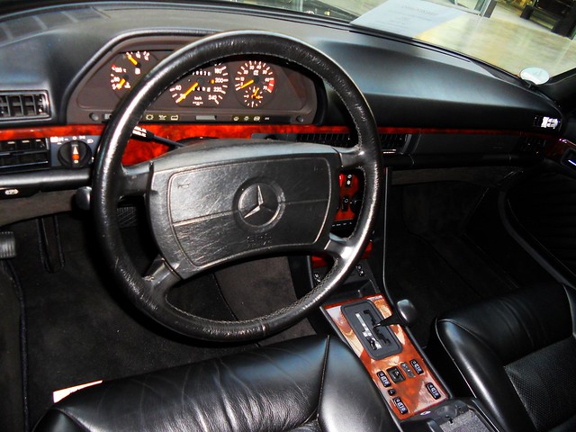 1990 MercedesBenz 420 SEL W126 dashboard