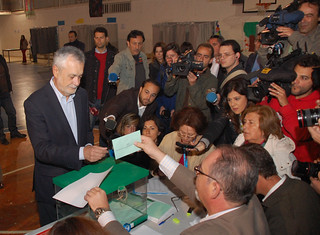Jose Antonio Griñana votando