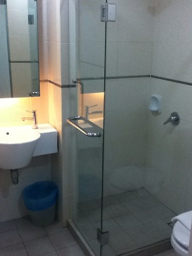 Kuching Tune Hotel Bathroom