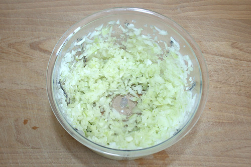 14 - Zwiebel zerkleinern / Cut onion