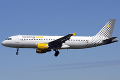 Vueling A320-214 EC-LOP BCN 24/04/2012