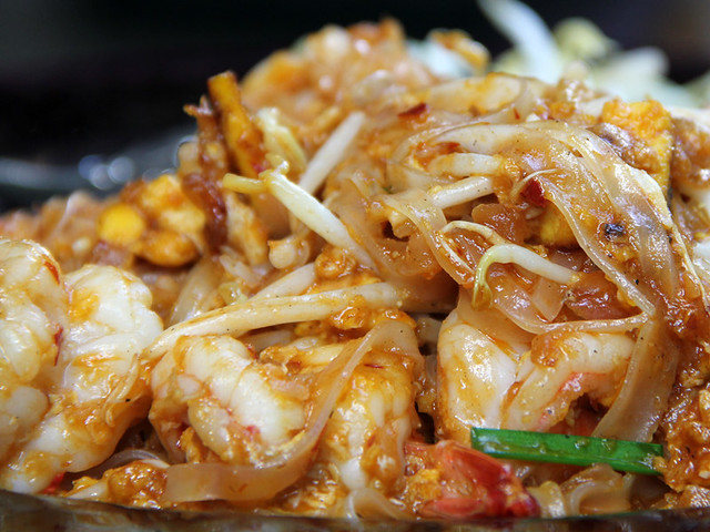 Pad Thai (Thai Fried Noodles) ผัดไทย