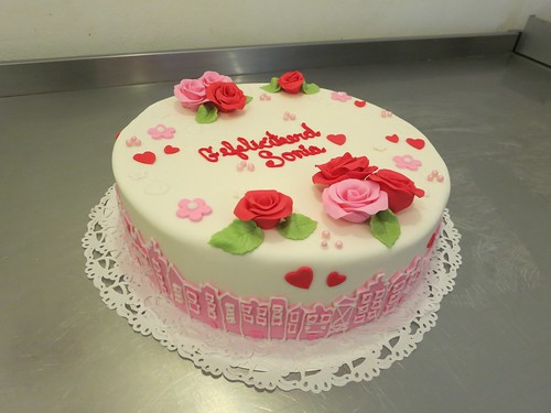 Pink Delft's Blauwe Cake by CAKE Amsterdam - Cakes by ZOBOT
