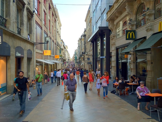 Rue St. Catherine - the "High Street" in Bordeaux