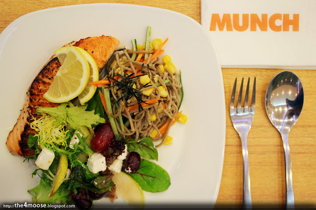 MUNCH Saladsmith - Salmon Fillet with Soba Noodle and Feta and Pear