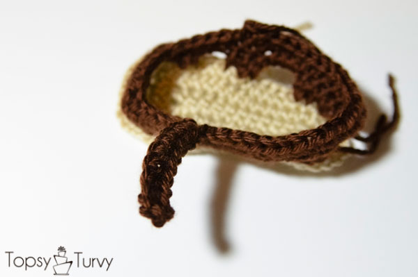 crochet-baby-sandals-right-foot