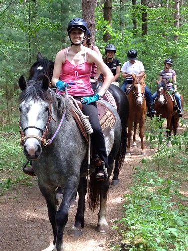 The First Natural Horsemanship Association Play Day - and Gemma's first trail ride! par Lindsey Partridge