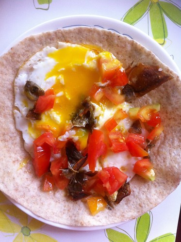Tortilla: Fried egg, tomatoes and danggit