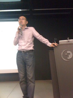 Vpon 技術長暨台灣總經理黃俊傑 (Austin Huang) 說明 Vpon 的模式，以及與 Titanium Mobile 的整合方式