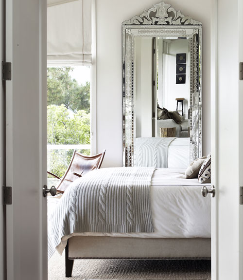 CLX-white-bedroom-with-mirror-wide-open-spaces-0312-xln