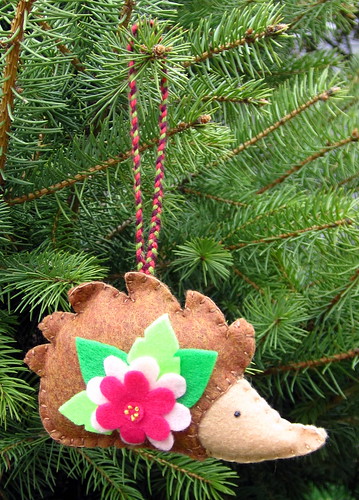 April ornament: Hedgehog