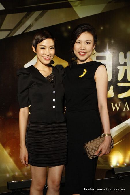 L-R Mayjune Tan & Lim She Ting