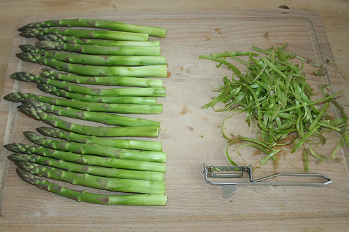 10 - Spargel schälen / Peel asparagus
