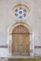 Porte d'entrée de l'église du Renouard