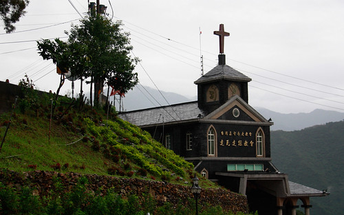 達來部落原地重建的達瓦達旺教會。