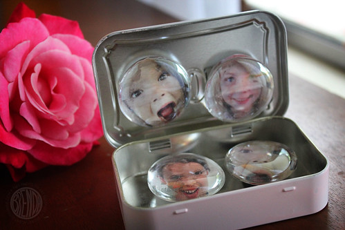 Photo bubble magnets in a tin 