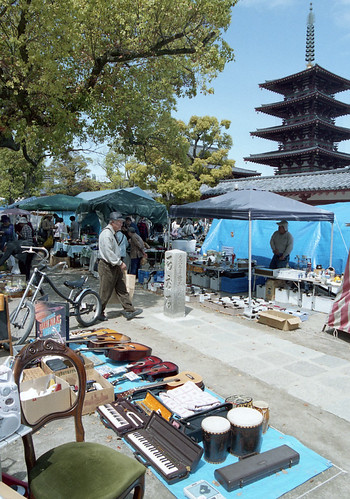 Flea market and five-story pagoda.