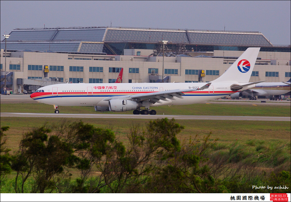 中國東方航空B-6122客機