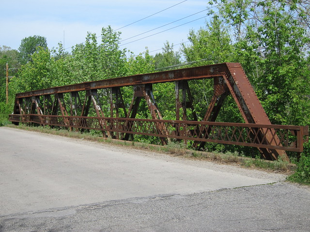 Pony truss bridge