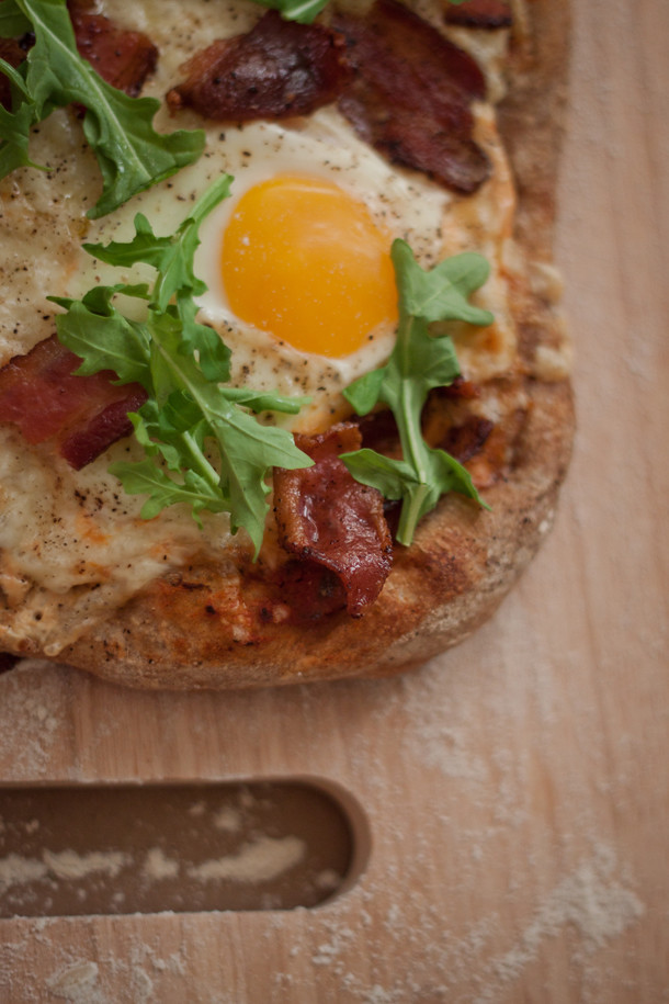 Easy Bacon and egg pizza recipe